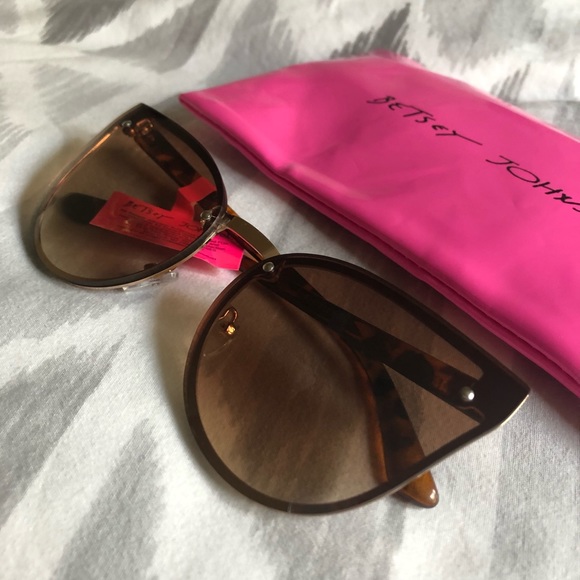 Betsey Johnson cat eye sunglasses - Picture 2 of 4